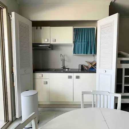 Cap D'antibes Et Terrasse Face A La