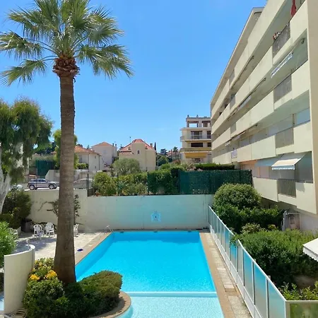 Διαμέρισμα Cap D'antibes Et Terrasse Face A La *