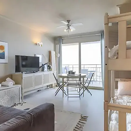 Cap D'antibes Et Terrasse Face A La