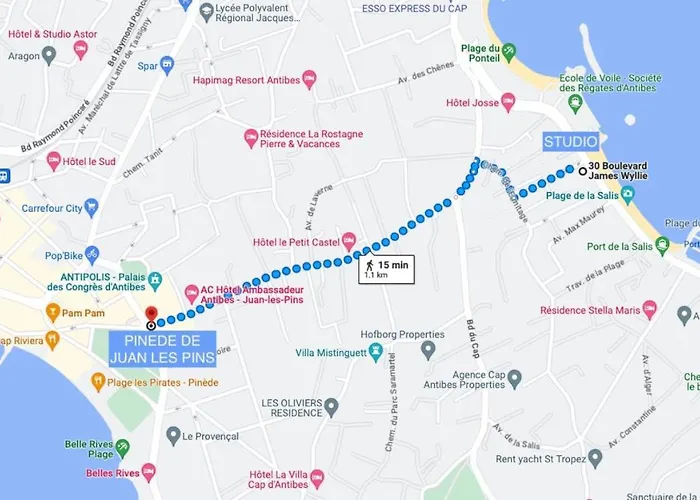 Cap D'antibes Et Terrasse Face A La 昂蒂布