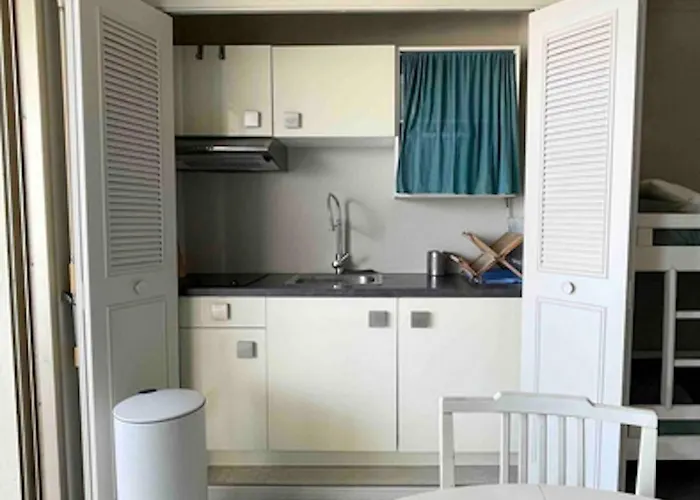 Cap D'antibes Et Terrasse Face A La