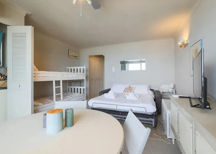 Cap D'antibes Et Terrasse Face A La *