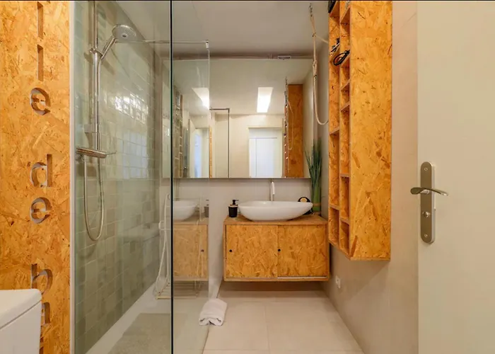 Cap D'antibes Et Terrasse Face A La *